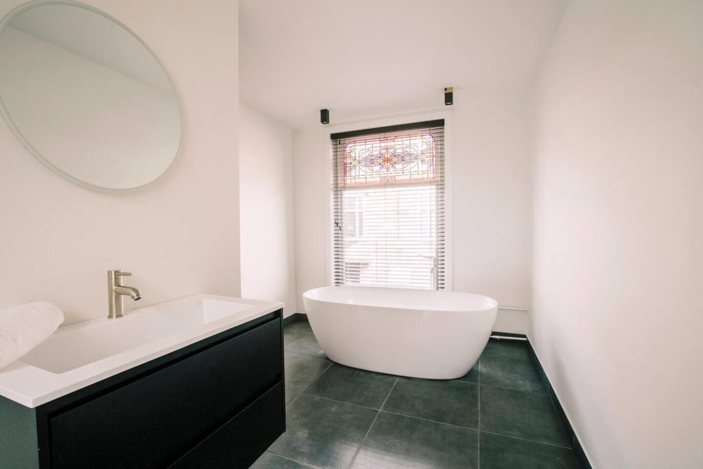 Xxl Loft With Bath Located Stadsvilla Тилбург Экстерьер фото