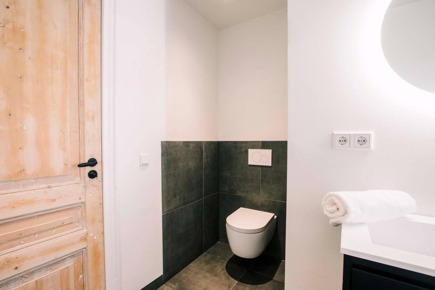 Xxl Loft With Bath Located Stadsvilla Тилбург Экстерьер фото