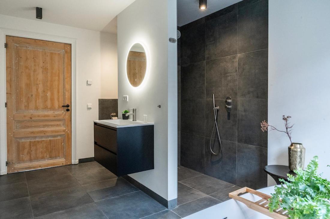 Xxl Loft With Bath Located Stadsvilla Тилбург Экстерьер фото