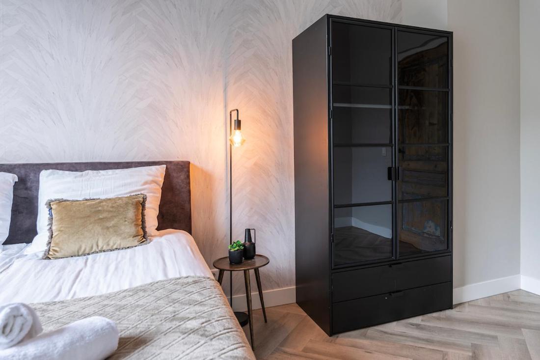Xxl Loft With Bath Located Stadsvilla Тилбург Экстерьер фото