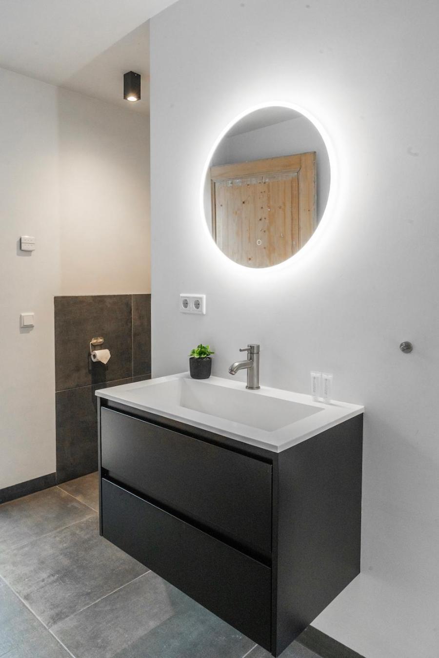 Xxl Loft With Bath Located Stadsvilla Тилбург Экстерьер фото