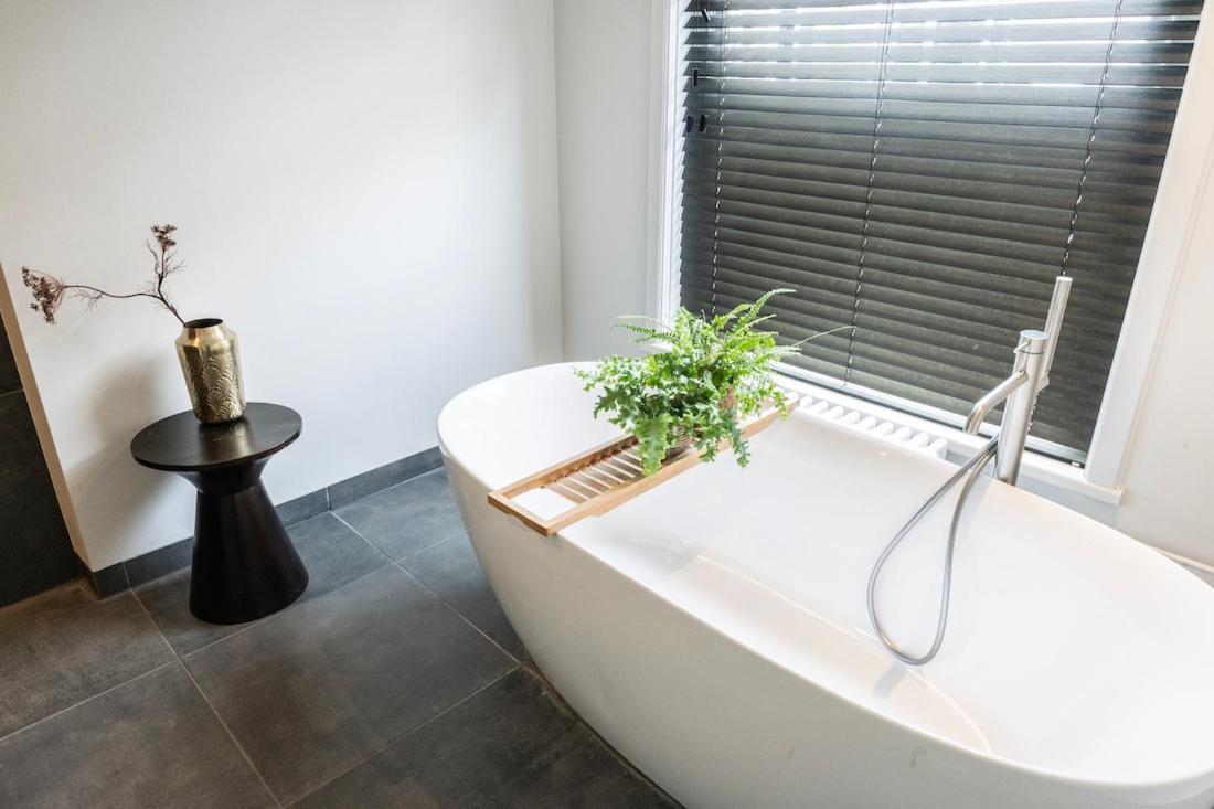 Xxl Loft With Bath Located Stadsvilla Тилбург Экстерьер фото